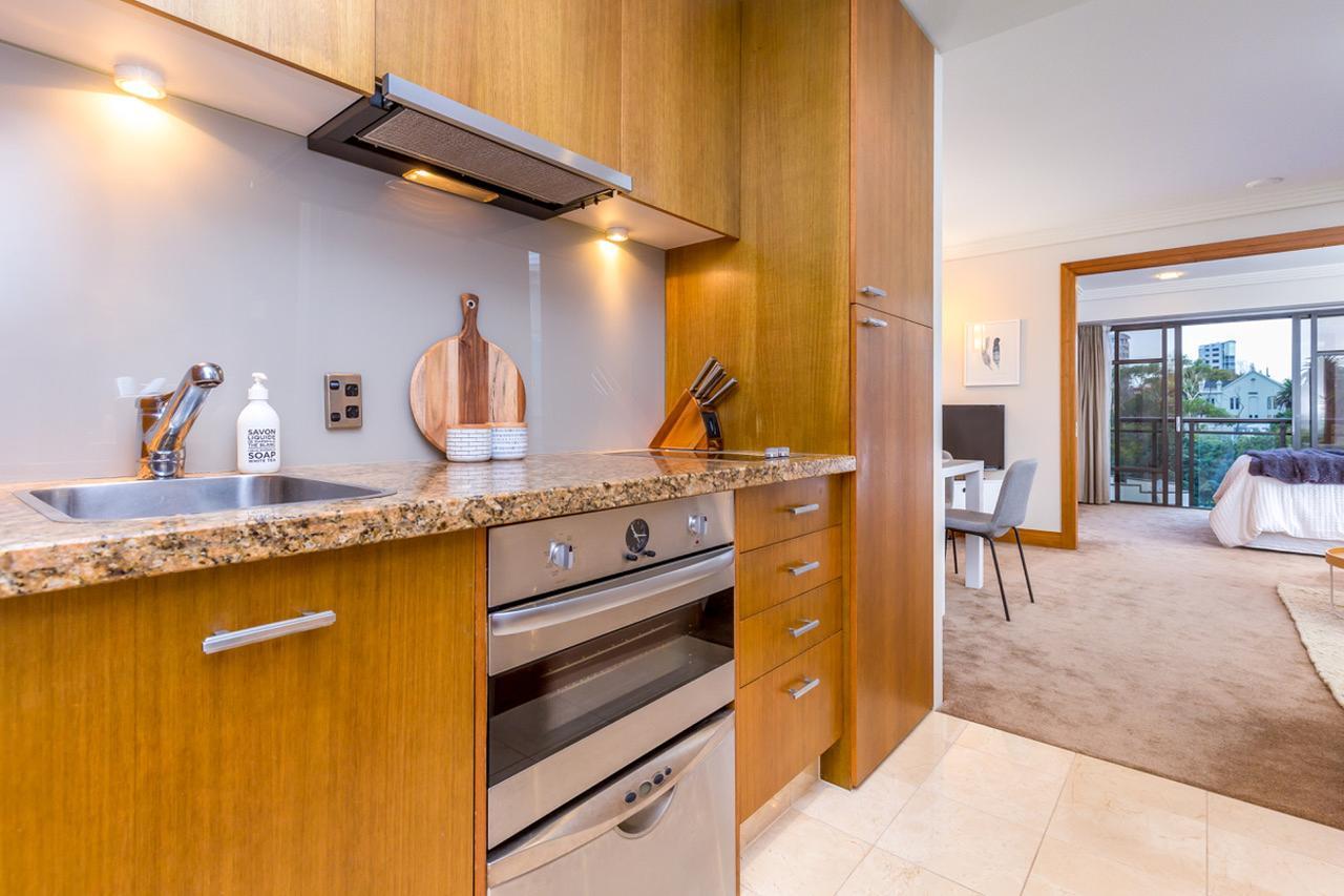 Stylish Central City Apartment With Pool And Gym Оукланд Екстериор снимка