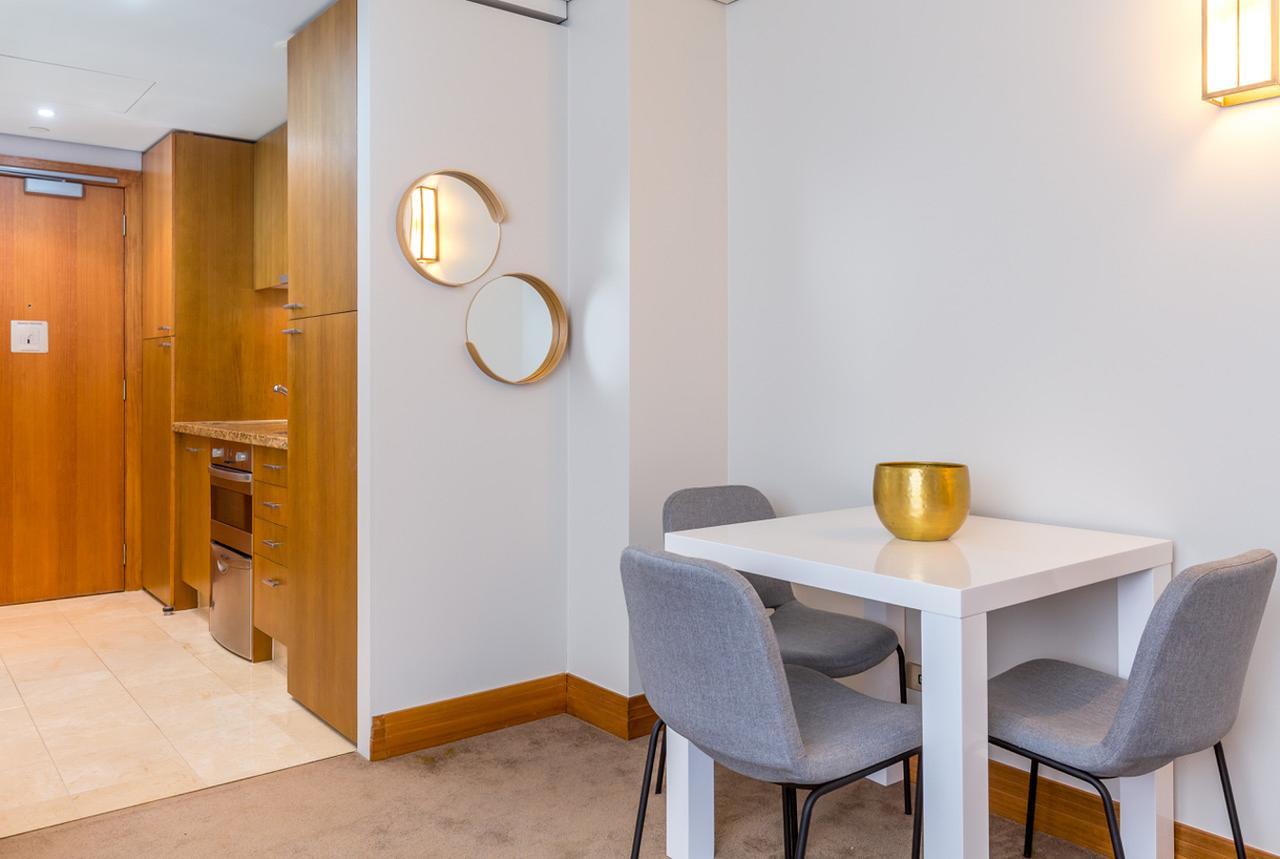 Stylish Central City Apartment With Pool And Gym Оукланд Екстериор снимка