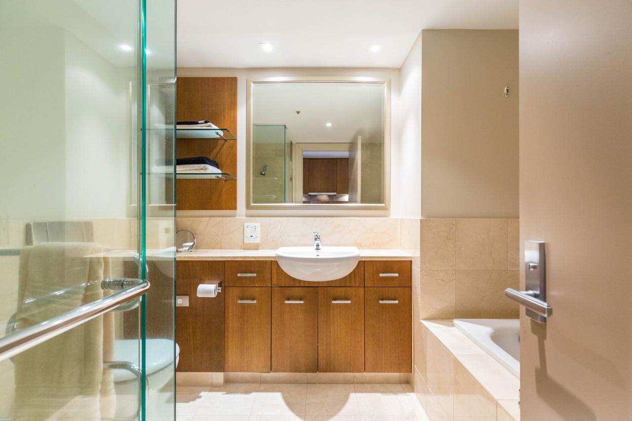 Stylish Central City Apartment With Pool And Gym Оукланд Екстериор снимка